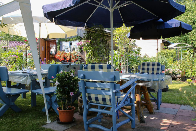Gartenmöbel abdecken: Entdecken Sie Abdeckhauben für die Gartenmöbel zum Schutz vor Wind und Wetter.