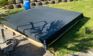 Sandkastenabdeckung mit Kette