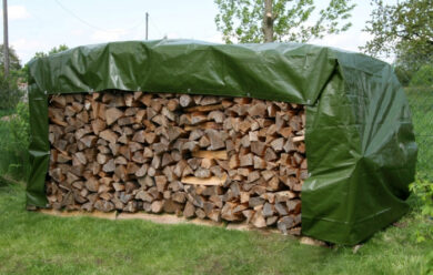 Holz abdecken mit einer Holzabdeckplane