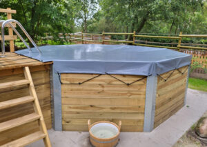 Abdeckhaube für den Pool von KUBULUS