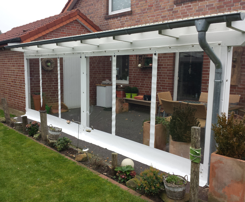 Terrassenplane mit transparenter Fensterfolie.