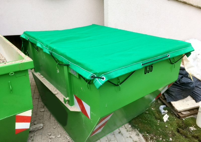 Container abdecken mit einer Containerplane