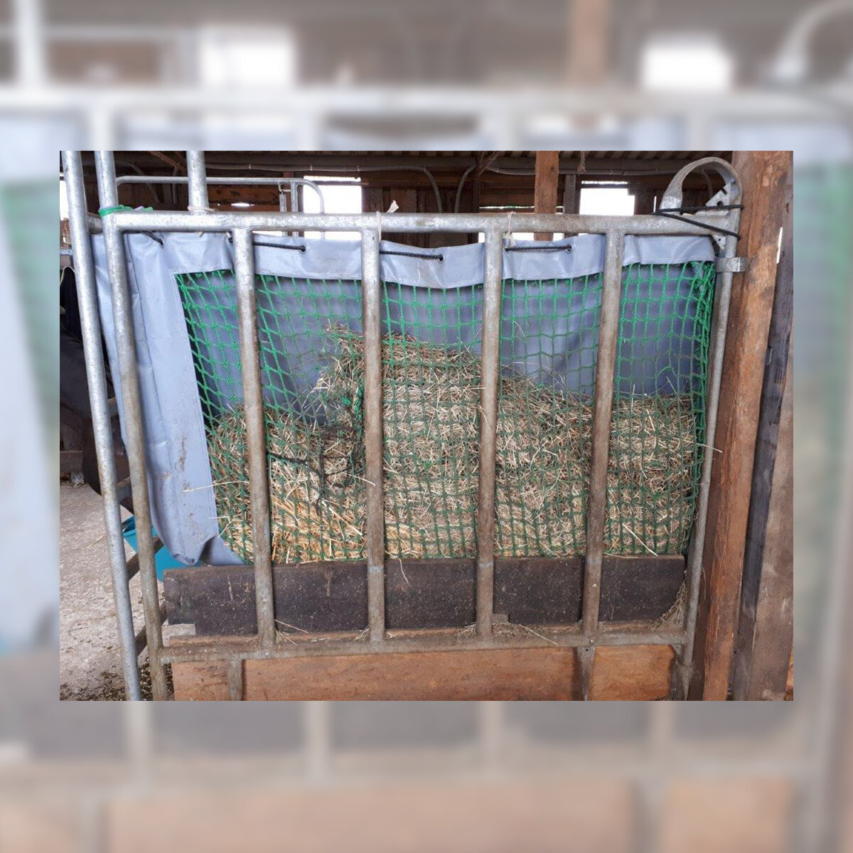 Heusack aus PVC Plane und grobmaschigem Netz